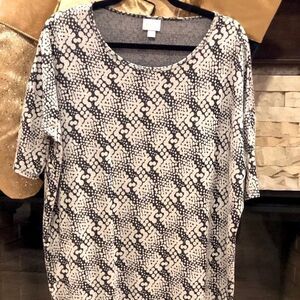 Lularoe Irma Black & White Tunic Shirt Size Small